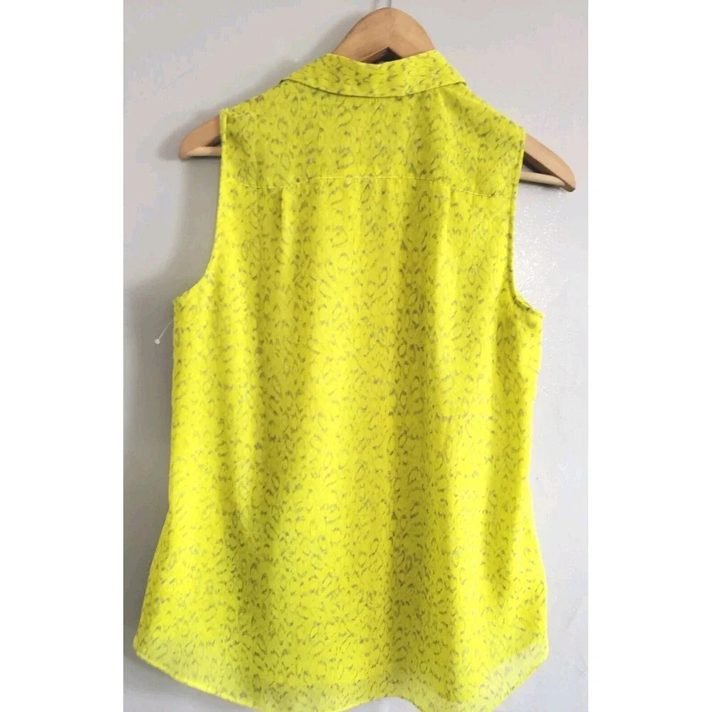 CAbi Reign Chartreuse Lime Chiffon Blouse Hi Low Hem Sleeveless Size Small - Picture 6 of 9